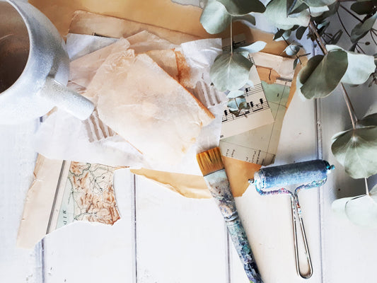 Duurzaamheid in kunst: Mixed Media met hergebruikte materialen - Siona Snel abstracte mixed media kunst en workshops